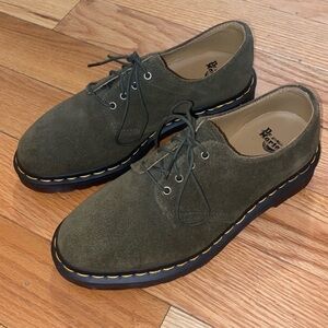 NWOT Dr. Martens Women’s Olive Smiths Oxford Shoes